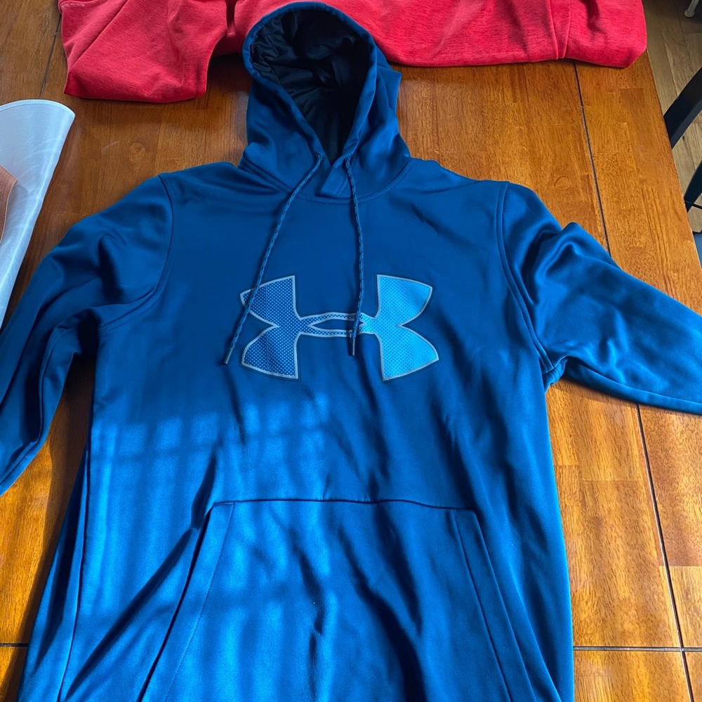 Men’s under armour sweatshirt
